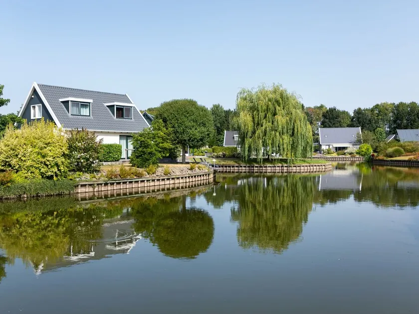Well Furnished Mobile Home with Dishwasher near Water - Image 1