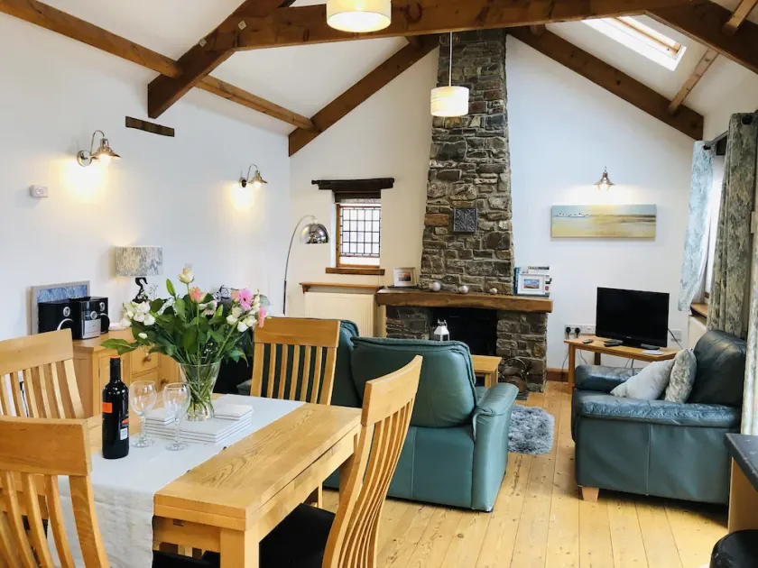 Appledore - Stables - A couples delight! One bed cottage with parking and wifi! - Image 1