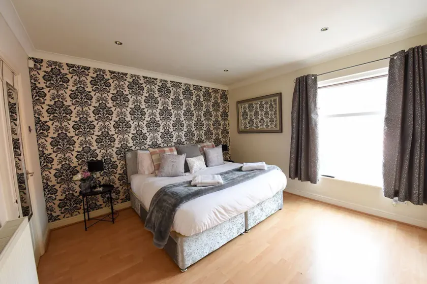 "Honeysuckle House Chester" by Greenstay Serviced Accommodation - Large 3 Bed, 2 Bath House - Sleeps 6 - Private Courtyard - Free Street Parking & WiFi - Near Chester City Centre - Contractors, Business, Families & Long Stays - Image 1