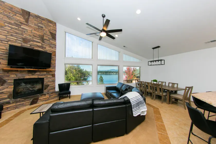 Private beautiful lake home 2 car garage w/dock & kayak access-3 miles to town!  - Image 1