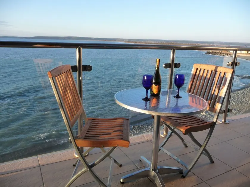 Tides - The LARGEST 2 Bed luxury Apartment within Horizon View! - Image 1