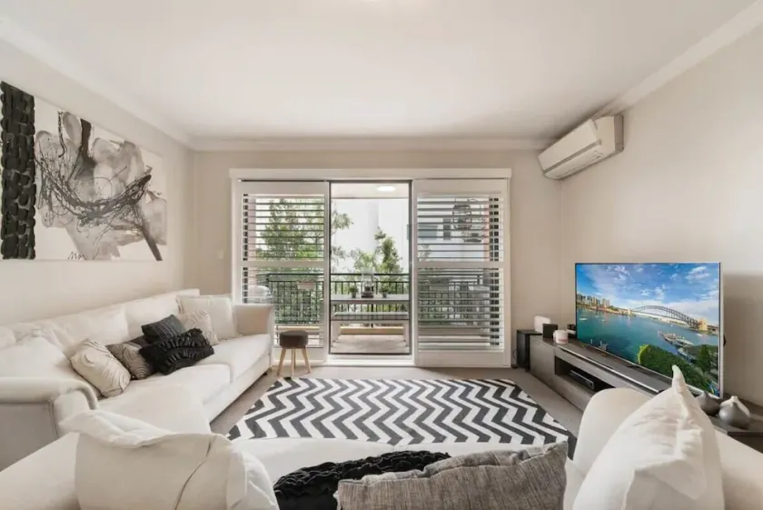 Walk to Coogee Beach Apartment Retreat - Image 1