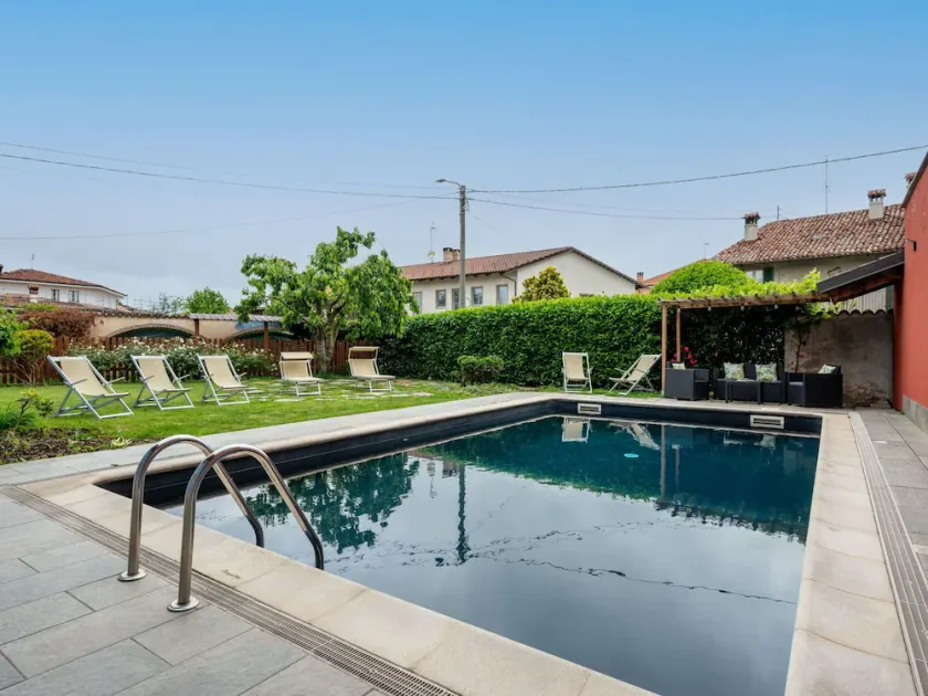 Skøn  feriebolig for 12 personer med pool, WIFI, klimaanlæg, TV, terrasse og kæledyr tilladt - Image 1