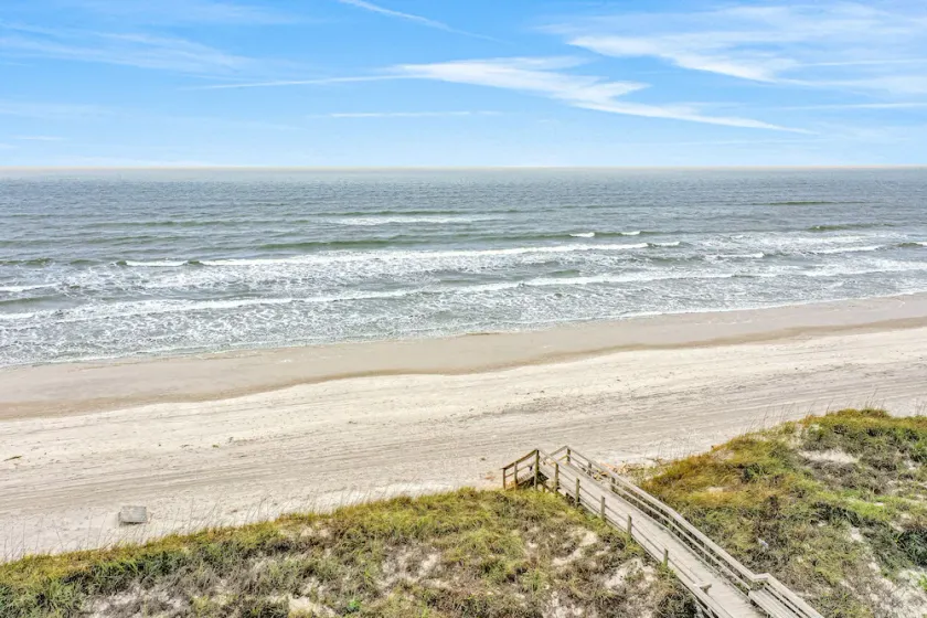 Oceanfront condo with pool, grill, central AC, washer/dryer, & snowbird friendly - Image 1