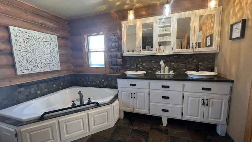 DANCING PINES SUITE at Dancing Pines Retreat • A Luxury Log Home & Pet Friendly. - Image 1