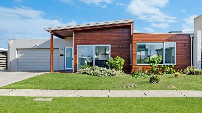 A large family home situated just down the road from Port Fairy's family friendly Pea Soup Beach - Image 1