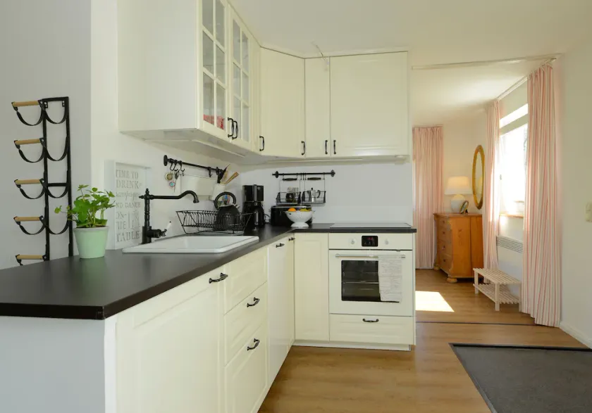 Pretty bungalow with fireplace in Boltenhagen - Image 1