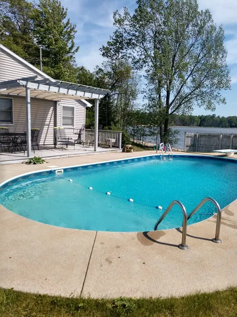 Lake House @ Fox Lake > Pool>August 22-29 special 200 off for 6 or less - Image 1