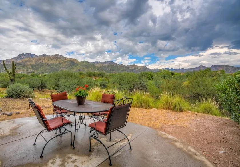 2 bedrm 1st floor with Expanded Patio-Stunning Mountain Views & Tucson Charm - Image 1