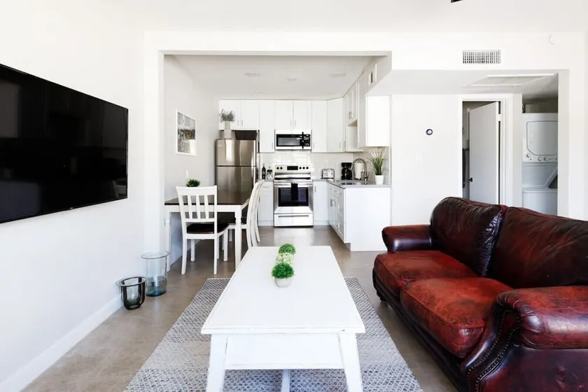 Stylish 2 Bedroom Camelback - Image 1