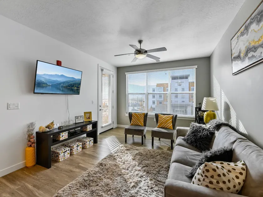 Gorgeous Stay-Stocked Kitchen-HotTub-Gym-Wifi - Image 1