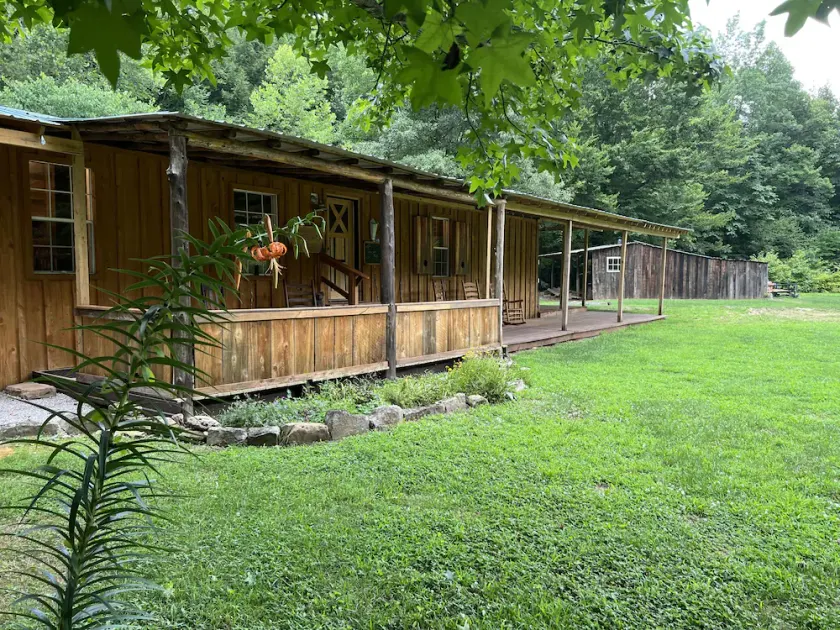 Hemlock Hollow--Secluded wilderness cabin bordering Park - Image 1