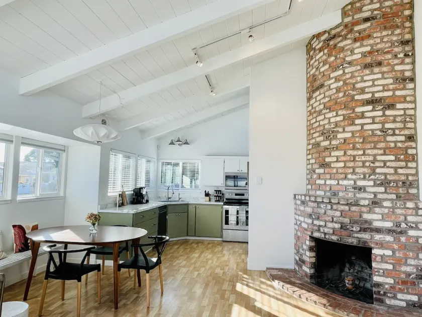 Seacliff Mid Century Cottage 3 Min to Beach: Ocean Views, Deck and Hot Tub - Image 1