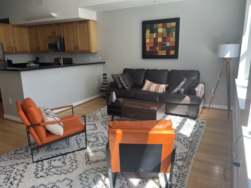 Loft in downtown Norfolk, restaurants/entertainment at your door step - Image 1