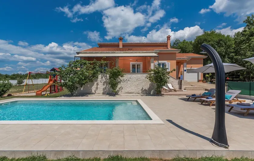 Adorável Holiday House Tana com piscina privada - Image 1