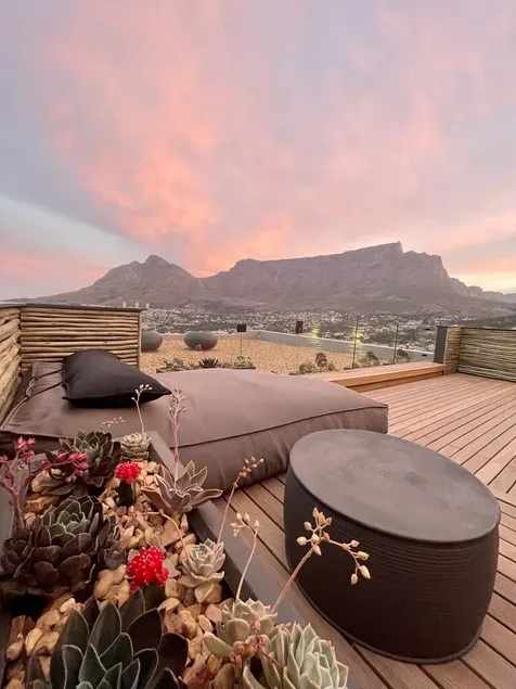 Beyond the Clouds. Designer Penthouse with 360° Views over Cape Town and Beyond. - Image 1
