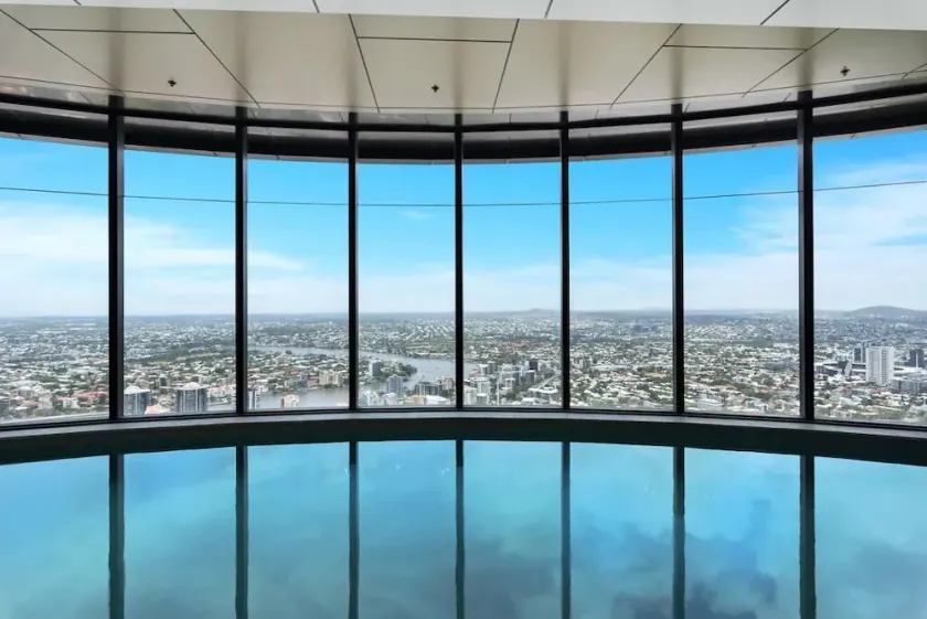 Hamptons Retreat on Level 77 in Skytower-Deluxe River & Bridge Views-CBD-Free Parking - Image 1