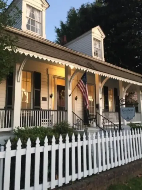 Riverboat Bed & Breakfast - Image 1
