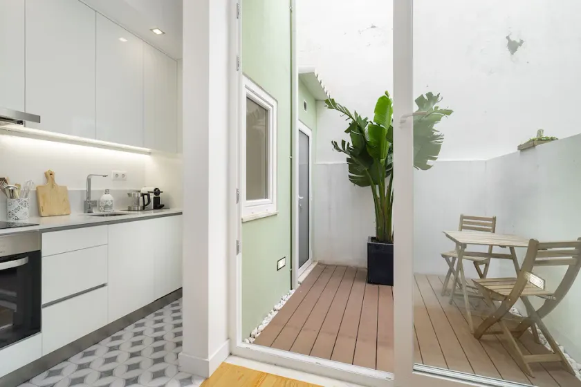 WHome Chic 1-bed w/ Patio perfect to explore Lisbon - Image 1