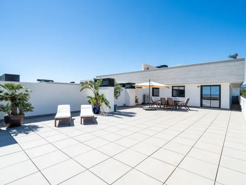 Penthouse avec solarium privé et piscine face mer - Image 1