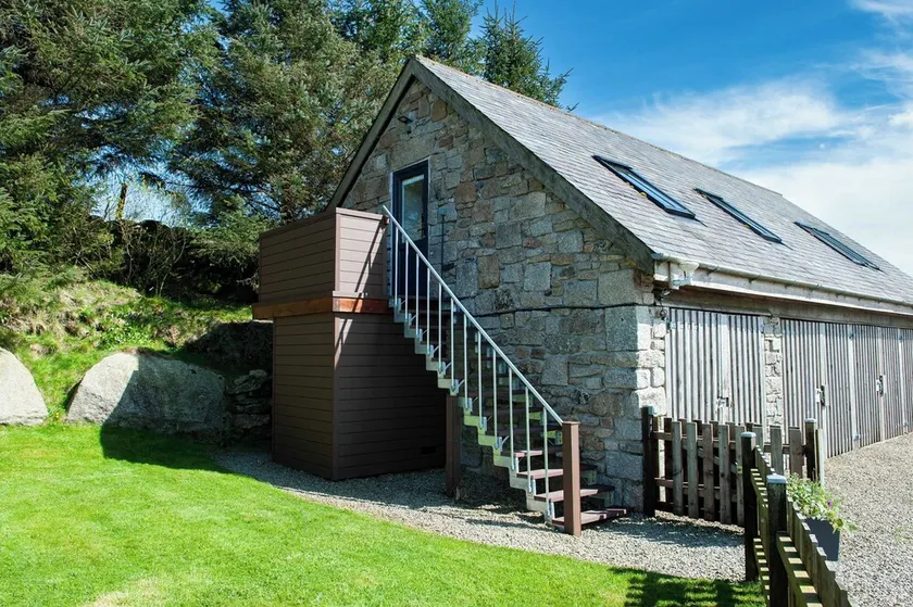 Dartmoor Barn on North Hessary Tor - Image 1