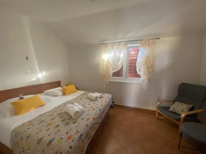 Apartamento de una habitación con terraza y vista al mar Sali, Dugi otok (A-8110-b) - Image 1