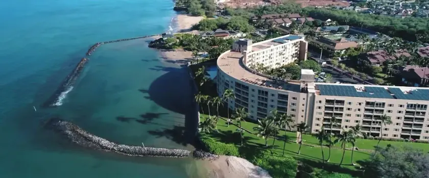 Steps to the BEACH! Oceanview Menehune Shores Condo: KING Bed, split AC & Pool - Image 1