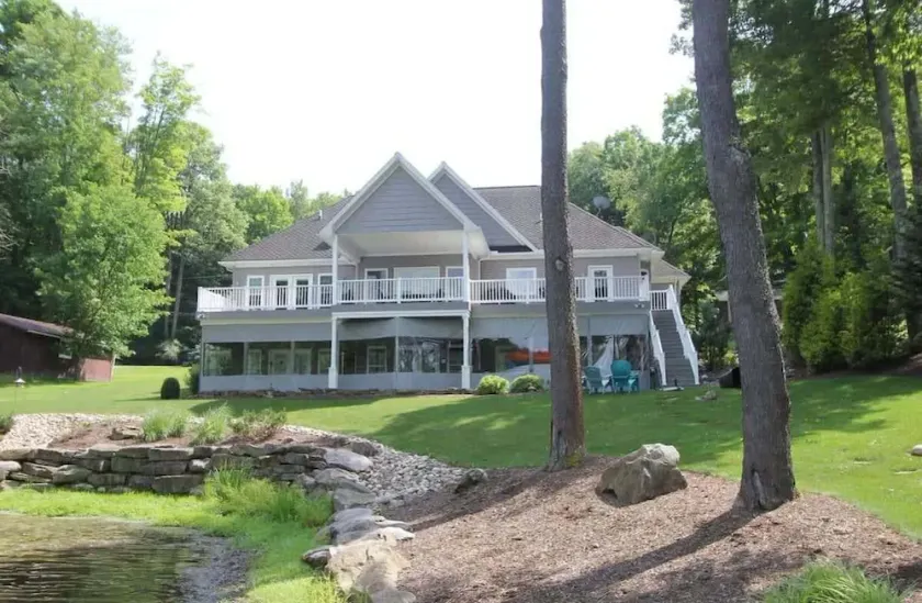 Over 4800+ sqft.. Lakefront Retreat-Sleeps 13 Lake is FULL AGAIN!!!   Come and enjoy the beautiful LAKE!! - Image 1