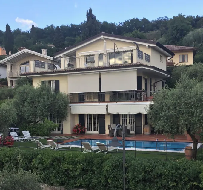 apartment lake view - Image 1