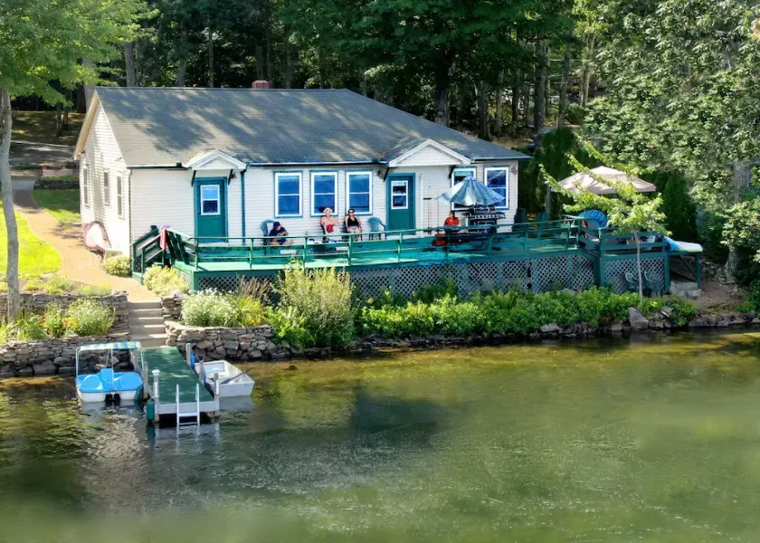 Mysig semester vid sjön Lakehouse stuga: docka, däck, kajak, bad, fisk, koppla av - Image 1