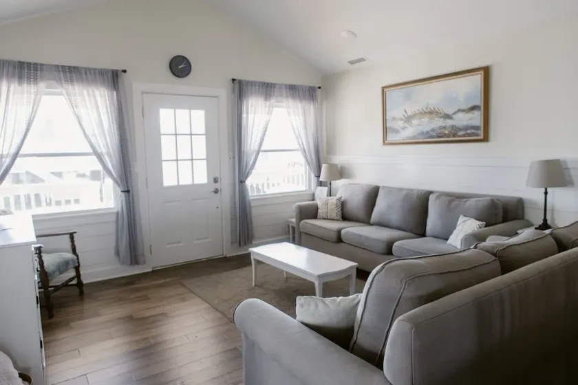 Holden Pattern home - Image 1