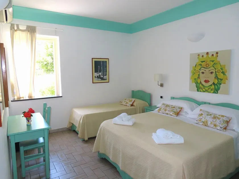 Triple room, central, on the beach - Image 1