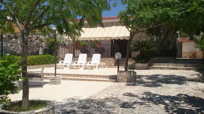 ¡De vacaciones junto al mar a solo 100 metros de la playa! - Image 1