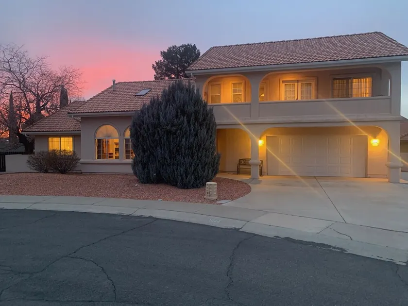 Beautiful Lake Powell Custom Vacation Home - Image 1