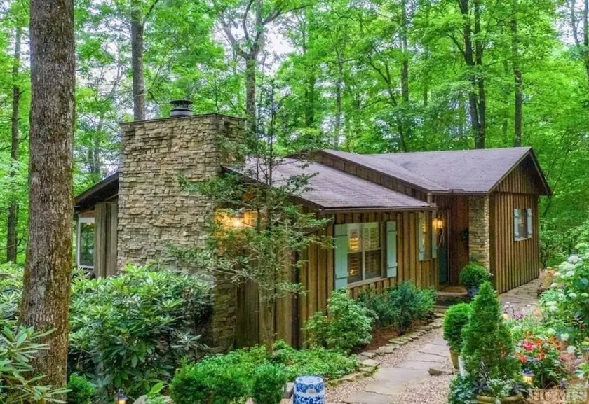 Charming 3/2.5 Cottage in Mirror Lake Near Downtown!!! - Image 1