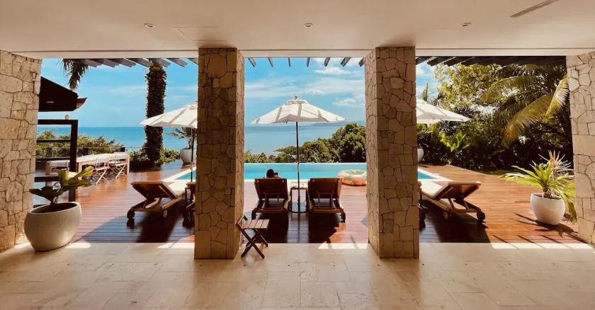 Luxury Fully Staffed 5 Bedroom Ocean View Villa with Infinity Pool - Image 1