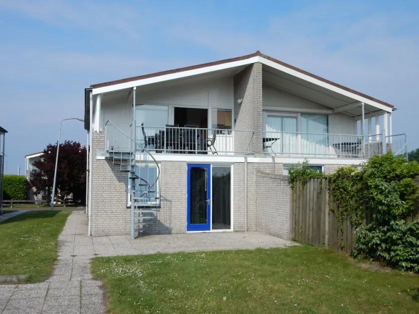 Maison récemment rénovée à proximité de la plage et de la marina - Image 1