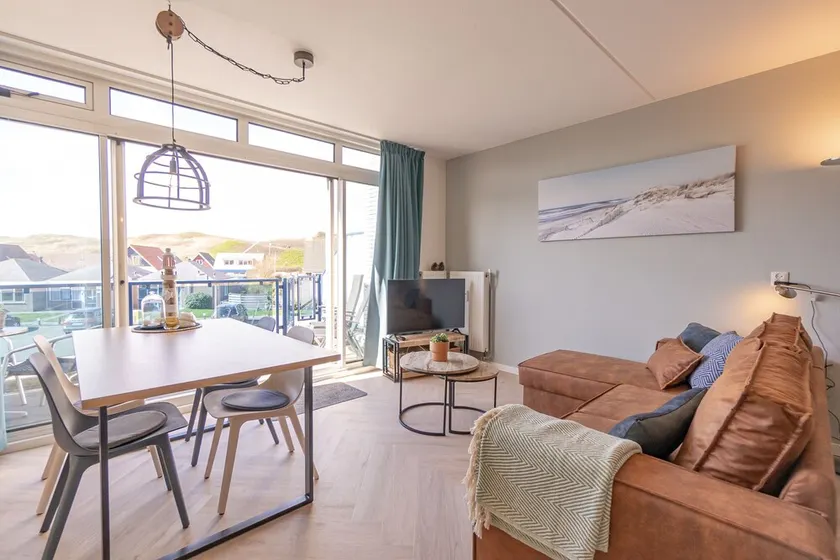 Spacious 5-person apartment within walking distance of the beach and center - Image 1