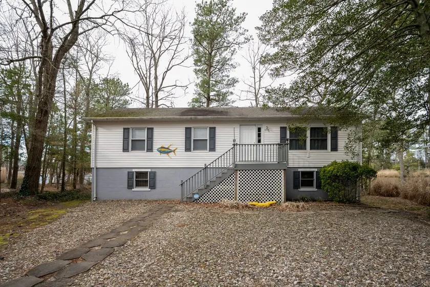 Close to Lewes with community pool, tennis & a fishing pier! 23290 Bridgeway - Image 1