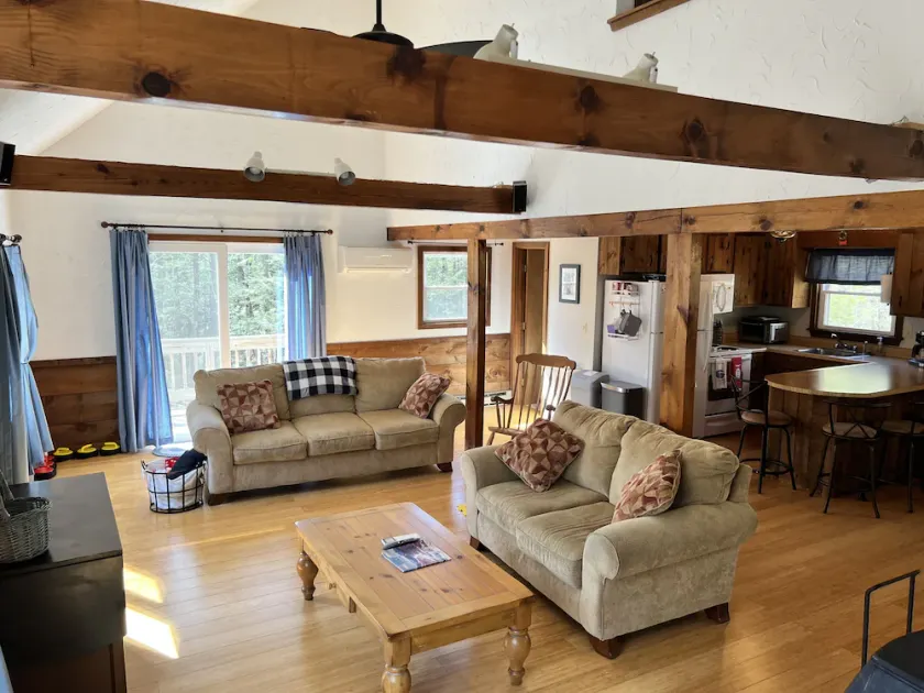 Snow Globe Chalet- minutes to Storyland, hiking, skiing, and Conway attractions! - Image 1