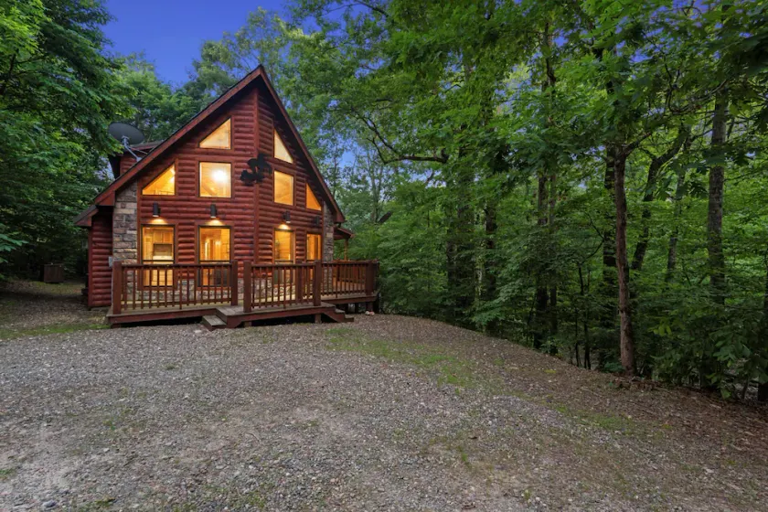 Trail's End: Sleeps 4, Creekside, Hot tub, Pet Friendly, Wi-Fi - Image 1