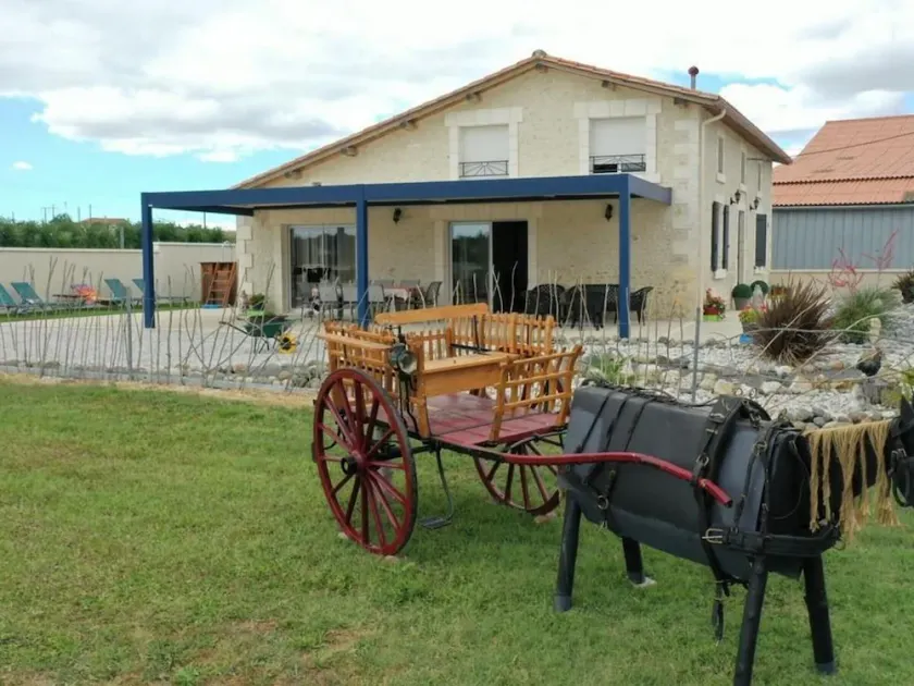 Charming Rustic Home with Private Pool, Terraces, Near Fishing Ponds and Attractions - Image 1