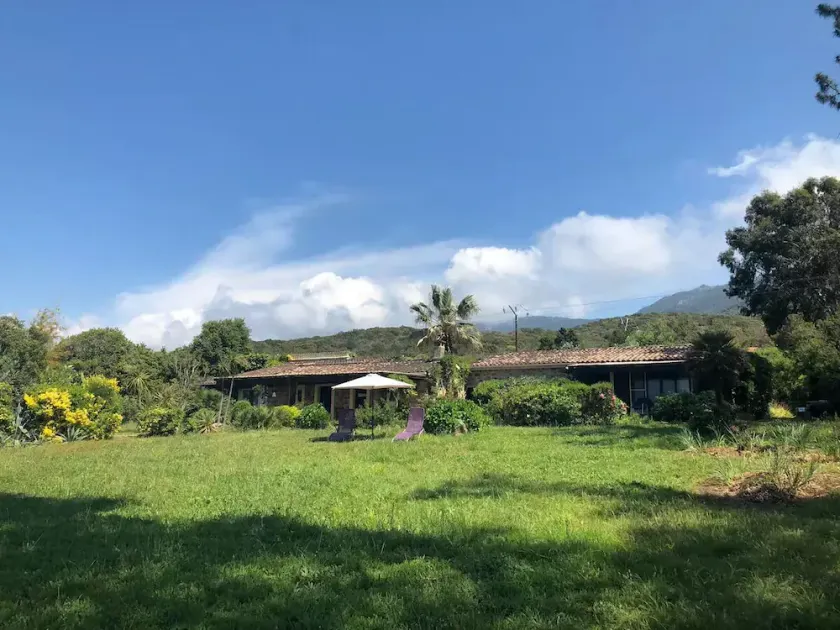 Villa au bord de la mar avec grande jardin, superbe vue et piscine privée - Image 1