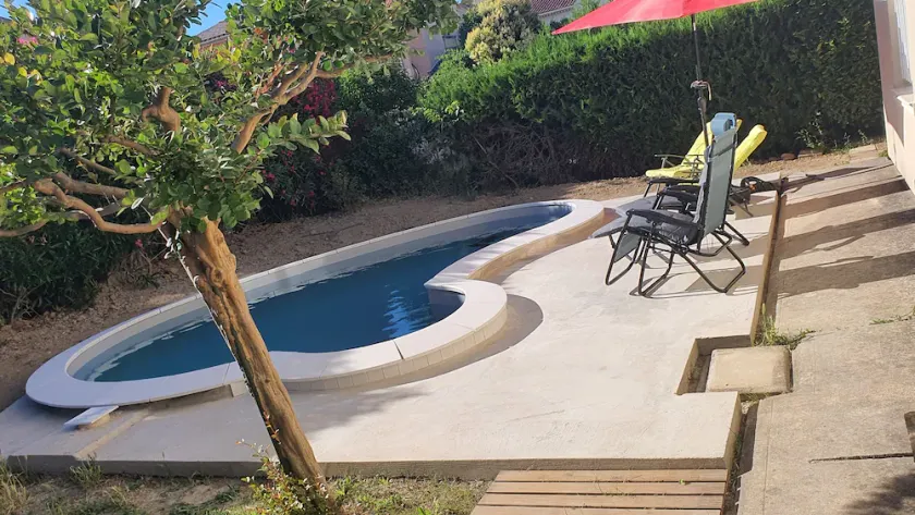 Logement en copropriété type F2 climatiser avec piscine - Image 1