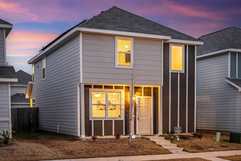Spacious Fort Worth House Ideal for Relocations - Image 1