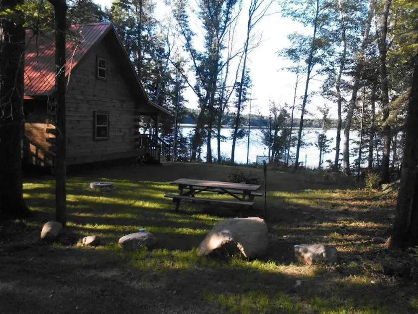 Log Cabin Hermosa Situado Tranquila Smith Lake 3 millas al norte de Hayward, Wi. - Image 1