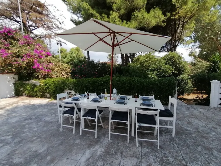 Seaside villa with garden in Salento - Image 1