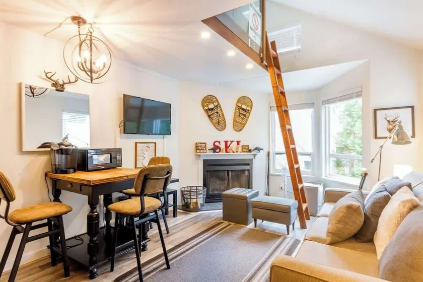 Cute and Cozy, walk to Gondola Ski in Out - Image 1