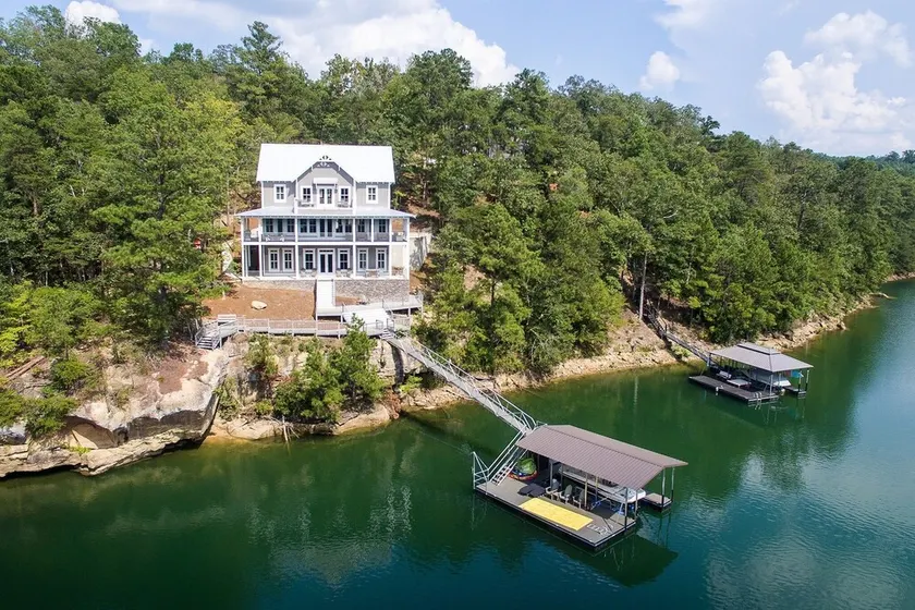 New Craftsman Lakefront Home på Smith Lake - Image 1