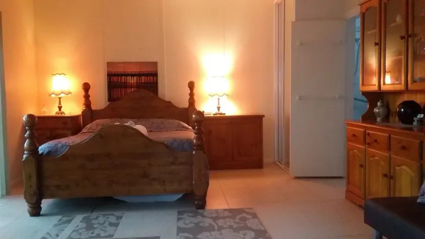 Pass and Pause Bedsit Holiday Accommodation - Image 1
